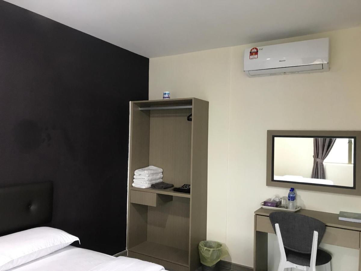 Oyo 90506 Z Stay Inn Hotel Simpang Renggam Buitenkant foto