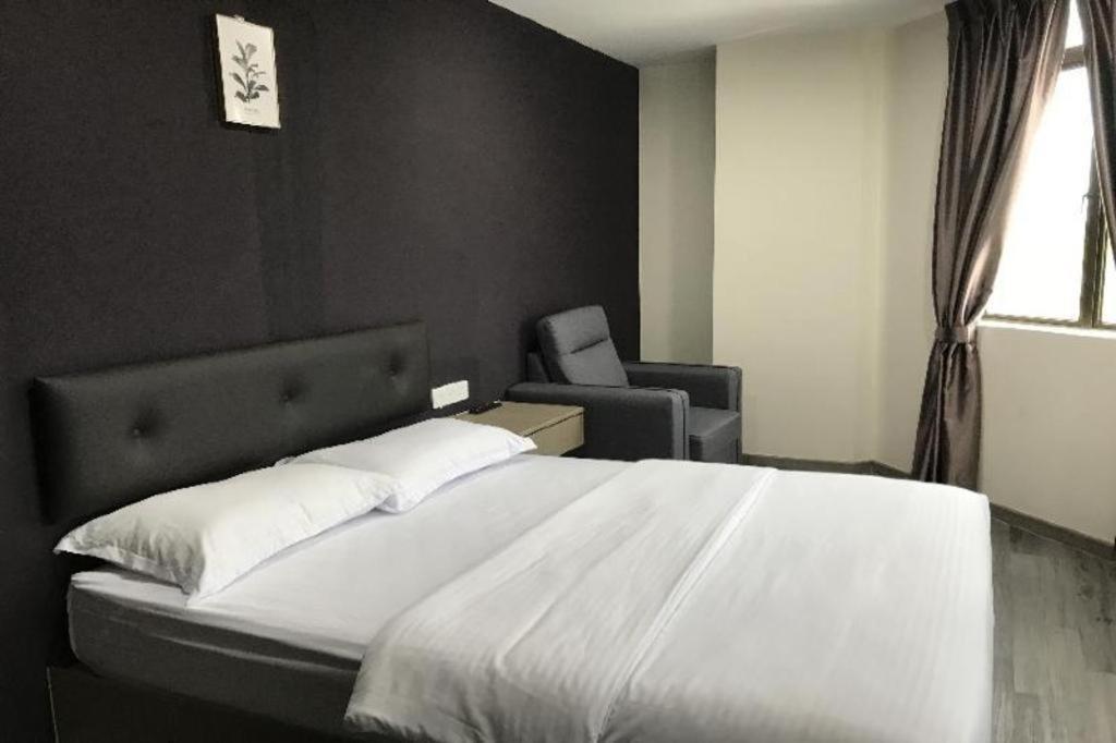 Oyo 90506 Z Stay Inn Hotel Simpang Renggam Buitenkant foto